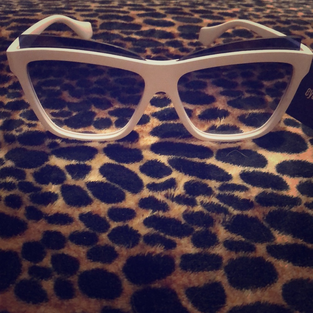 White Frames with Black Wings